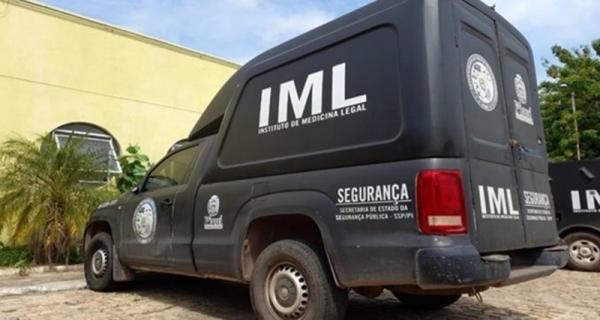 Segundo o Departamento de Homicídio e Proteção à Pessoa (DHPP), a residência onde o homem foi encontrado morto trata-se de um ponto de venda de drogas da região. O corpo foi remov(Imagem:Reprodução)