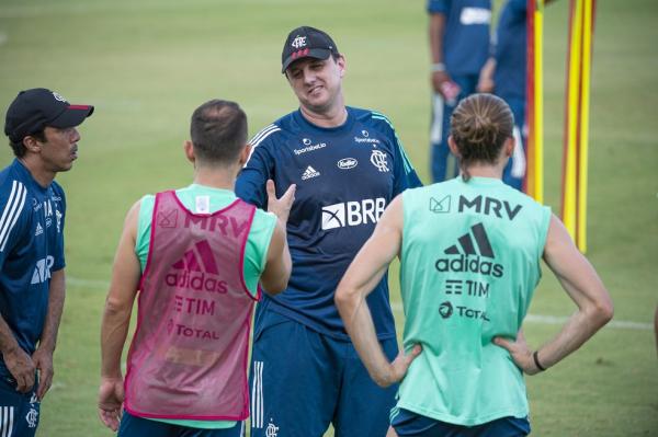 Efeito Ceni com tempero de churrasco blinda elenco e renova otimismo do Flamengo para pegar o Santos