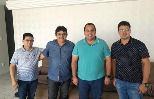 Com Gustavo Neiva e Georgiano Neto, Almir Reis se articula pela Prefeitura de Floriano