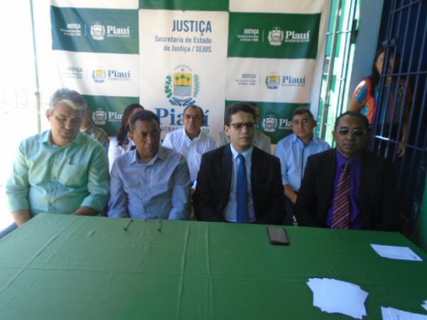 Agentes penitenci&aacute;rios de Floriano recebem viatura e equipamentos de seguran&ccedil;a.(Imagem:FlorianoNews)