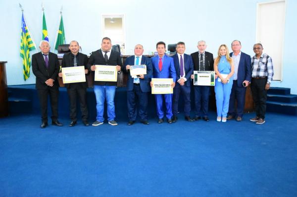 Câmara Municipal de Floriano homenageia presidente da AMLH com Título de Cidadão Florianense
