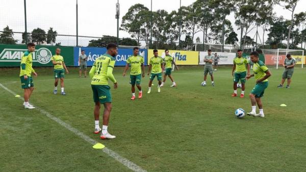 Palmeiras faz último treino antes de embarcar para estreia na Libertadores