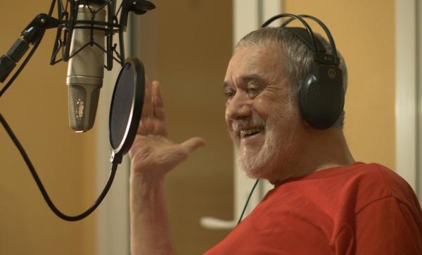 Aos 80 anos, percussionista Airto Moreira volta ao começo e solta a voz no álbum "Eu canto assim"