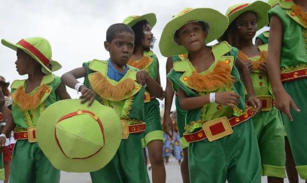 Escolas de samba mirins desfilam nesta sexta na Marquês de Sapucaí