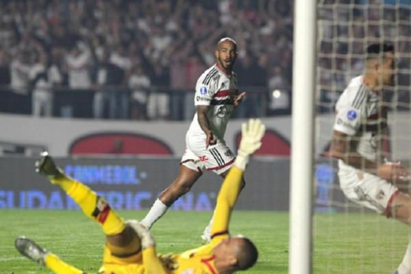 São Paulo vence Atlético-GO nos pênaltis e volta à final da Sul-Americana