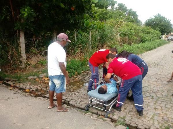 Homem desmaia e &eacute; levado inconsciente para hospital de Floriano.(Imagem:FlorianoNews)
