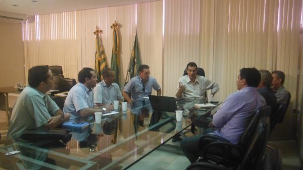 Prefeito Gilberto Junior far&aacute; levantamento do munic&iacute;pio para implantar o Projeto Reluz.(Imagem:FlorianoNews)