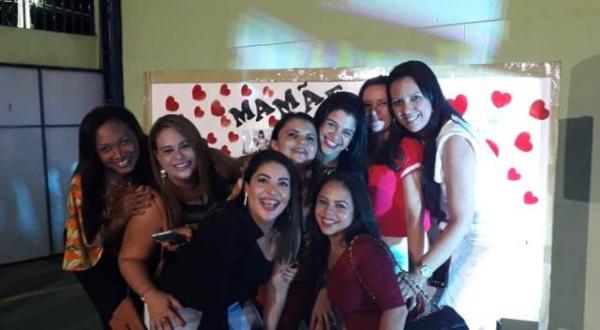 Escola Pequeno Príncipe celebra Dia das Mães com música ao vivo