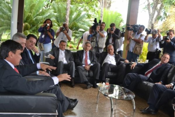 Wellington e outros governadores discutem propostas para desenvolvimento dos estados.(Imagem:CCom)