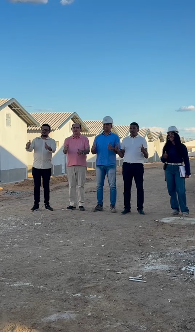 Minha Casa, Minha Vida: Prefeito Antônio Reis visita obras do Residencial Cajueiro II