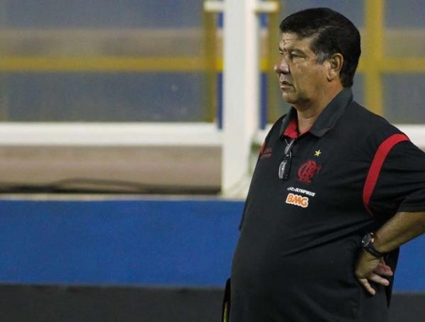 Joel aposta na experi&ecirc;ncia de L&eacute;o Moura e Ronaldinho para a pr&oacute;xima partida.(Imagem:Rui Porto Filho/Foto Arena/Ag&ecirc;ncia Estado)