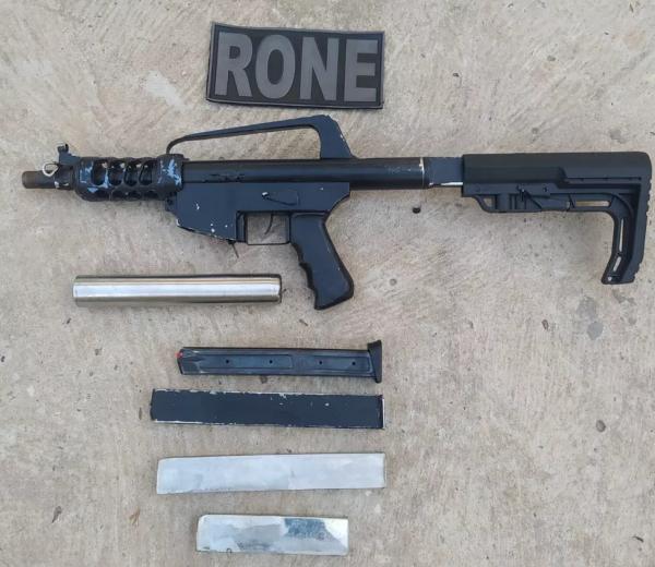 PM apreende sub metralhadora, cocaína e quase R$ 12 mil "abandonados" em casa na Zona Sul de Teresin