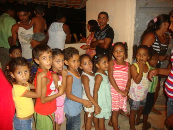 Crian&ccedil;as da comunidade(Imagem:reda&ccedil;ao)