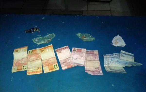 Dupla é presa por porte de entorpecentes em Floriano