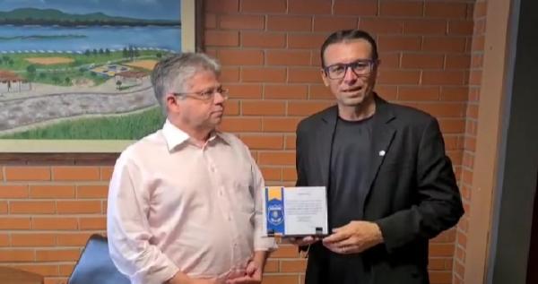 Deputado Gustavo Neiva é homenageado pelo SINPOLJUSPI