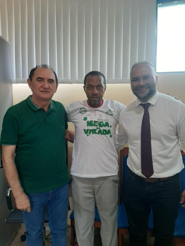 Prefeito Ant&ocirc;nio Reis e vereador Joab Curvina apoiam a realiza&ccedil;&atilde;o do 37&ordf; edi&ccedil;&atilde;o do Campeonato da Rua 7. (Imagem: Divulga&ccedil;&atilde;o)