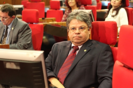 Deputado Gustavo Neiva denuncia falta de pagamento a pipeiros