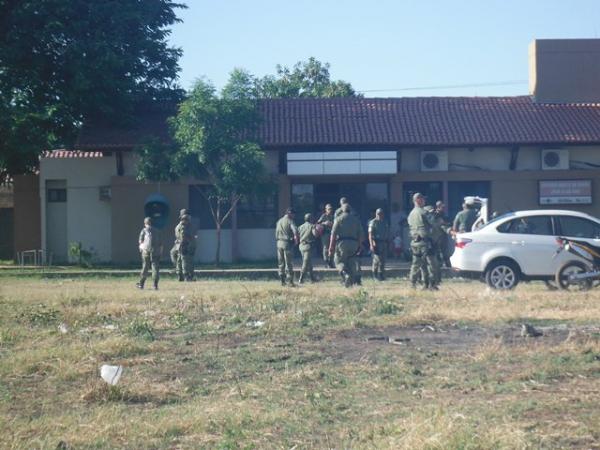 Pol&iacute;cia Militar realiza opera&ccedil;&atilde;o Bairro Seguro em Floriano.(Imagem:FlorianoNews)