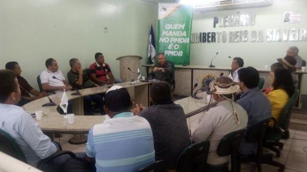 Lideranças do PMDB reagem a acordo com PT