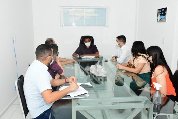 Delegadas de Floriano estiveram reunidas com o prefeito Joel Rodrigues