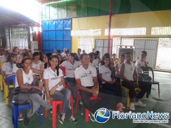 Redu&ccedil;&atilde;o da maioridade penal &eacute; tema de debate na Escola Pequeno Pr&iacute;ncipe.(Imagem:FlorianoNews)