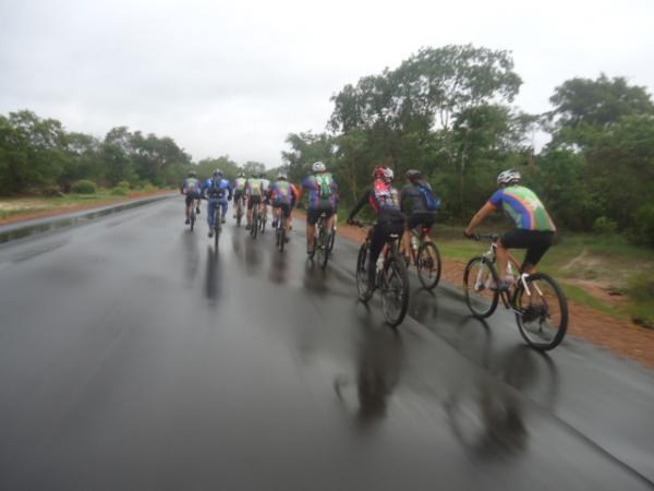Ciclistas realizam trajeto de 75 km entre Floriano e S&atilde;o Francisco do Maranh&atilde;o.(Imagem:FlorianoNews)