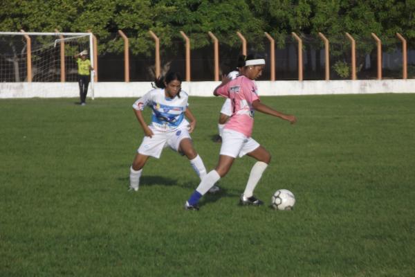 Seleção Feminina de Floriano mostrou mais uma vez seu desempenho dentro de campo