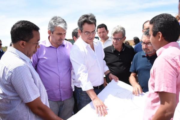 Senador Ciro Nogueira visita obras da Estação de Tratamento de Esgoto de Floriano