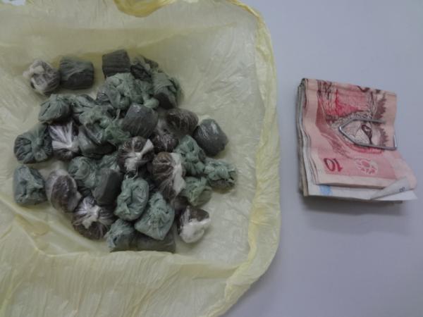 PM prende 4 pessoas por tráfico de drogas em Floriano