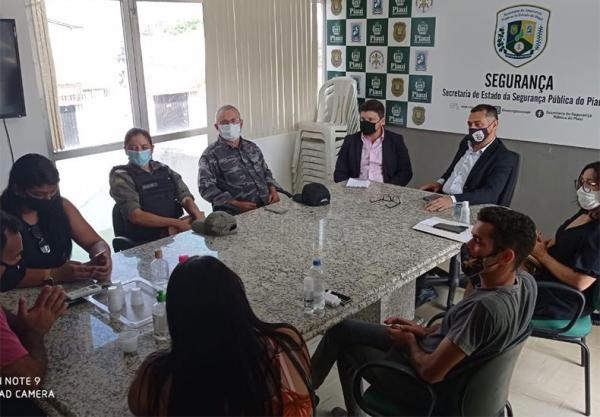 Manifestantes barram sa&iacute;da de caminh&otilde;es do terminal de Petr&oacute;leo(Imagem:Reprodu&ccedil;&atilde;o)