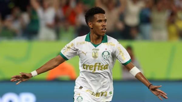 Palmeiras aguarda proposta de R$ 360 milhões por Estêvão, e negócio deve avançar nesta semana