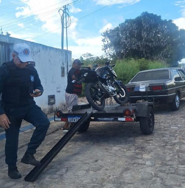 Força Tática do 3º BPM retira motocicleta irregular de circulação em Floriano