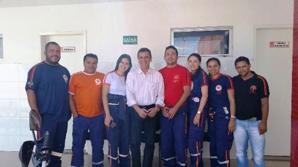 Prefeito de Floriano visita SAMU, almoça com funcionários e anuncia nova ambulância