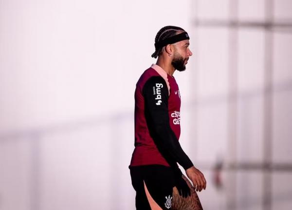 Memphis Depay durante treino do Corinthians no CT Joaquim Grava.(Imagem: Rodrigo Coca/Ag&ecirc;ncia Corinthians)