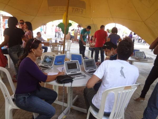 Realizado dia de a&ccedil;&atilde;o social na Pra&ccedil;a Dr. Sebasti&atilde;o Martins em Floriano.(Imagem:FlorianoNews)