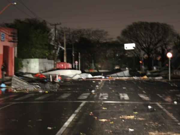 Forte chuva em Teresina causa estragos e assusta moradores