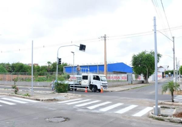 Prefeitura implanta novo semáforo em cruzamento movimentado de Floriano.(Imagem:Reprodução/Instagram)