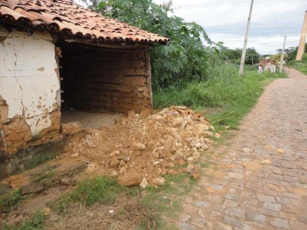 Paredes ca&iacute;das(Imagem:Floriano News)