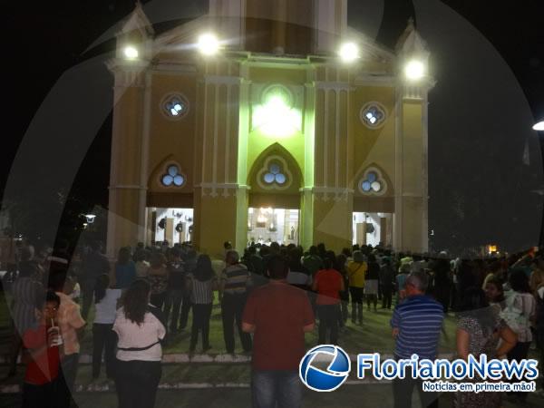 Cat&oacute;licos celebraram Corpus Christi com missa e prociss&atilde;o.(Imagem:FlorianoNews)
