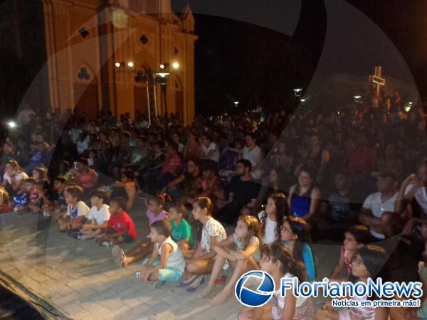 Projeto Palco Girat&oacute;rio apresentou espet&aacute;culo 