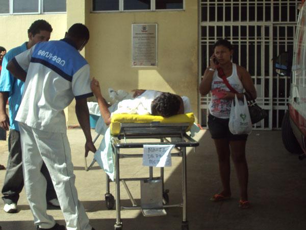 Parlamentares constatam o caos e a situa&ccedil;&atilde;o de 'hospital de guerra' dentro do HUT(Imagem:180Graus)