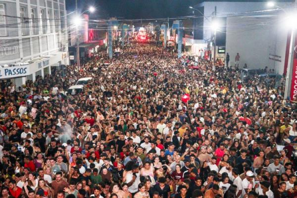 Arrastão com "O Kanalha" consagra o carnaval de Floriano como um dos melhores do Piauí