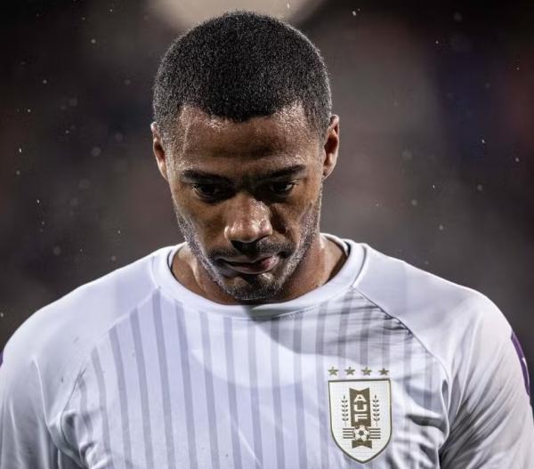 De la Cruz em a&ccedil;&atilde;o pelo Uruguai contra a Costa do Marfim.(Imagem:Divulga&ccedil;&atilde;o / sele&ccedil;&atilde;o uruguaia)