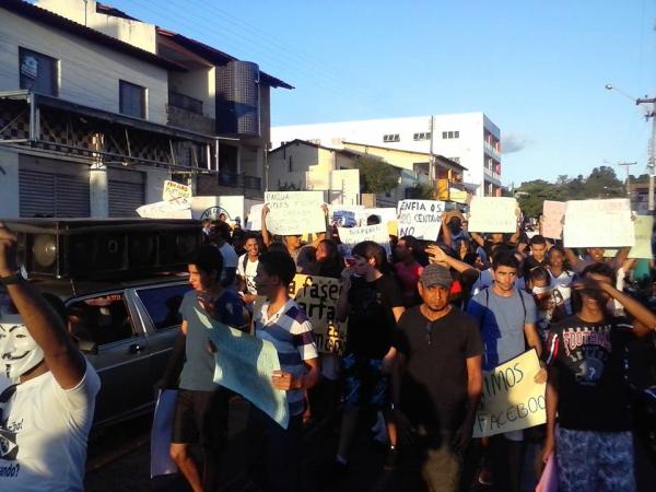 Manifestação chega ao centro de Floriano.(Imagem:FlorianoNews)