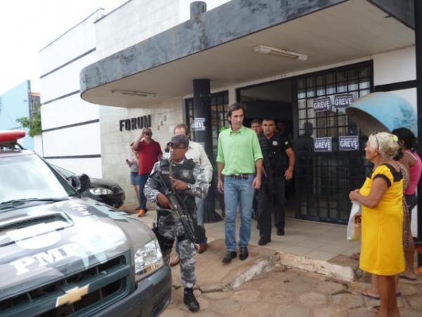 Ex-prefeito &eacute; preso dentro de F&oacute;rum ap&oacute;s interrogat&oacute;rio.(Imagem:Cidadeverde.com)