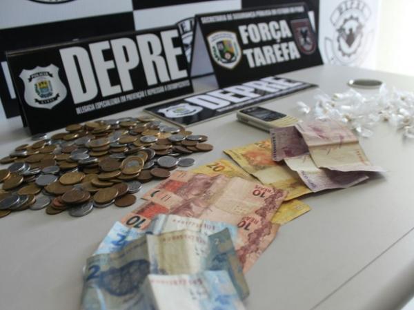 Idosa é presa com 45 pedras de crack em ponto de venda