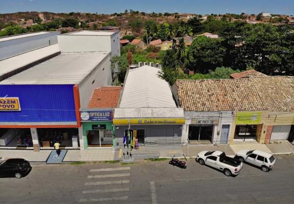  Criminosos tentam arrombar ag&ecirc;ncia banc&aacute;ria duas vezes em Jaic&oacute;s, no Sul do Piau&iacute;, n&atilde;o conseguem e fogem.(Imagem:Cidades na Net )