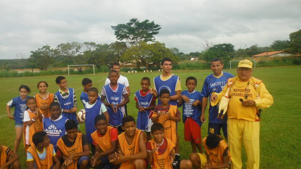 Atleta comemora aniversário com partida de futebol.(Imagem:FlorianoNews)