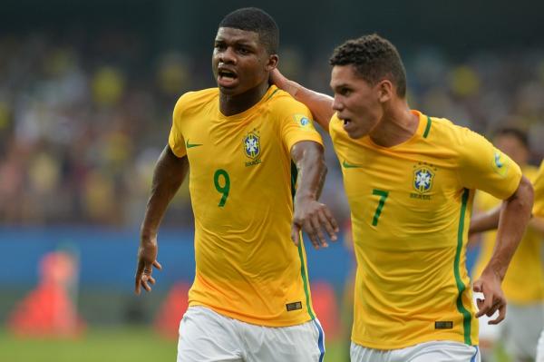 Paulinho e Lincoln voam no início do Mundial e contagiam a seleção brasileira
