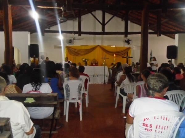 Cat&oacute;licos florianenses participam do encerramento dos festejos de Santa Cruz. (Imagem:FlorianoNews)